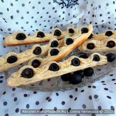 Маслины (оливки) в слоёном тесте – пошаговый рецепт с фото