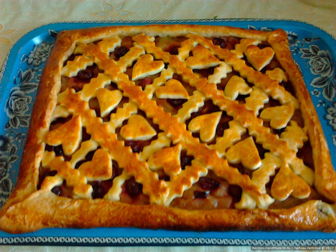 Пирог с яблоками из дрожжевого теста