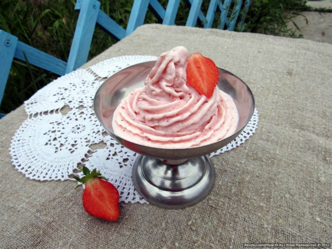 Домашнее клубничное мороженое на сметане
