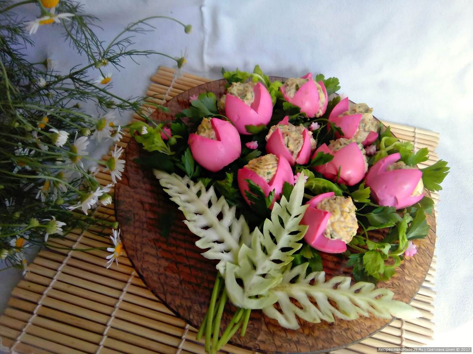 Закуска Белые тюльпаны из яиц к праздничному столу на 8 марта