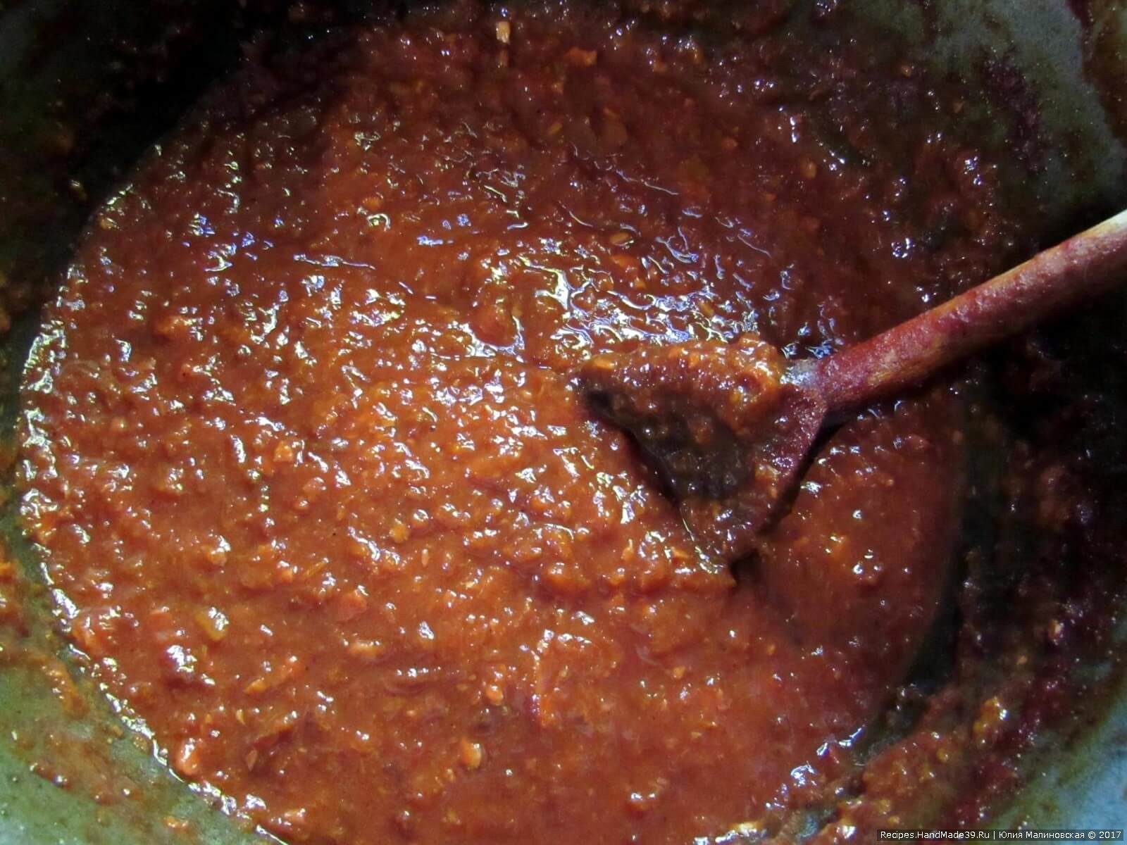 Пряный соус из слив – фото шаг 4. Варить на медленном огне 40 минут