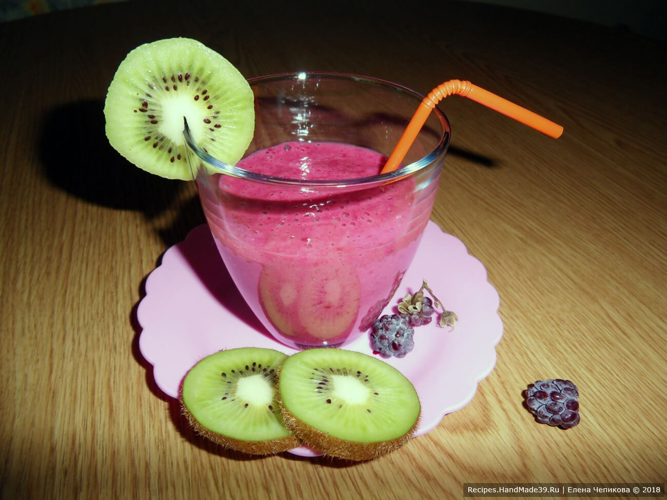 Бананово-ягодный смузи