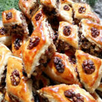 Пахлава медовая с орехами и изюмом