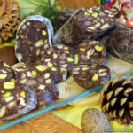 Фисташковая шоколадная колбаса из печенья