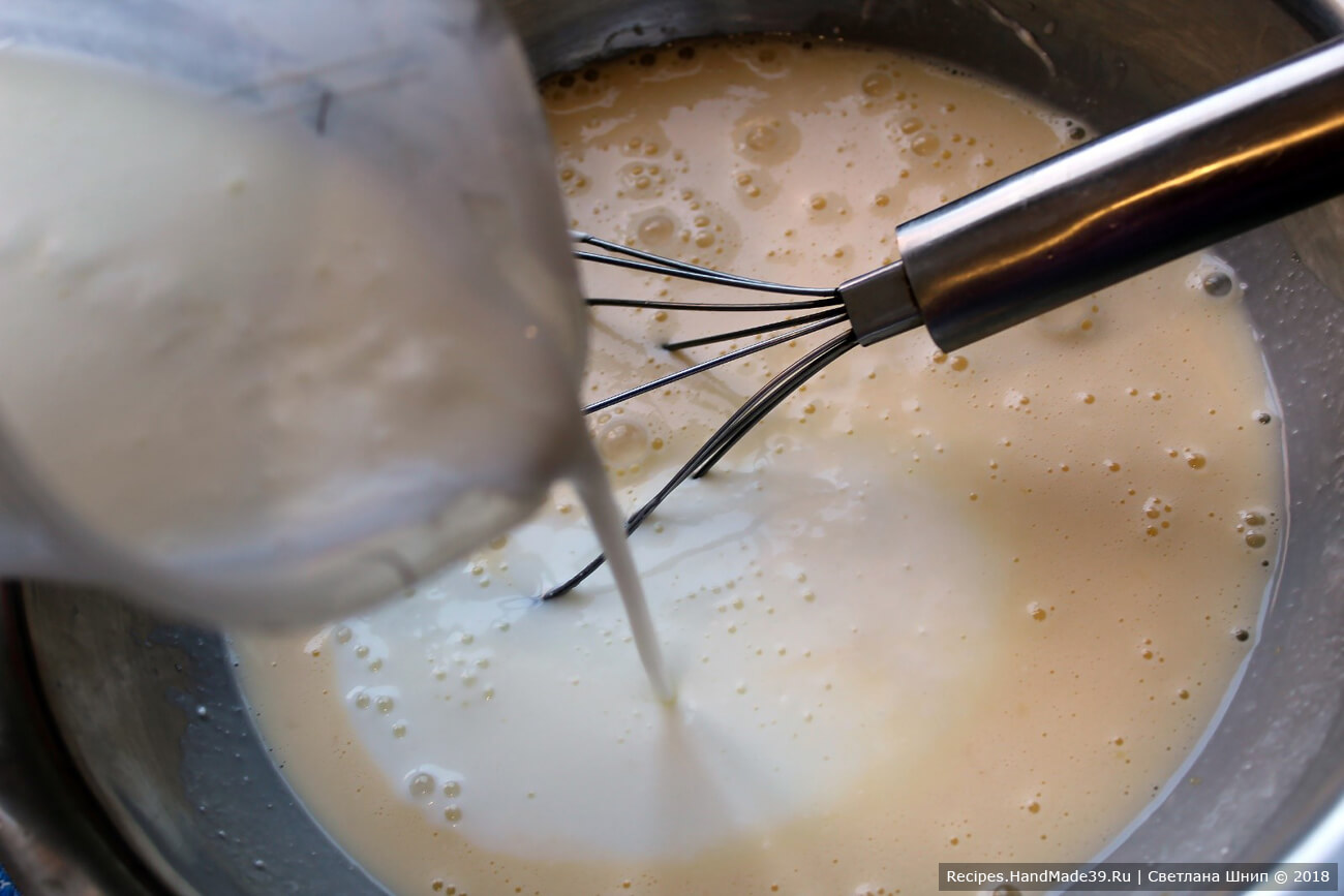 Влить в тесто кефир или молоко