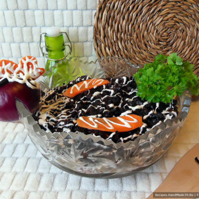 Салат «Чёрная курица» с грибами – пошаговый кулинарный рецепт с фото