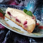 Песочный пирог с творожной начинкой и вишней