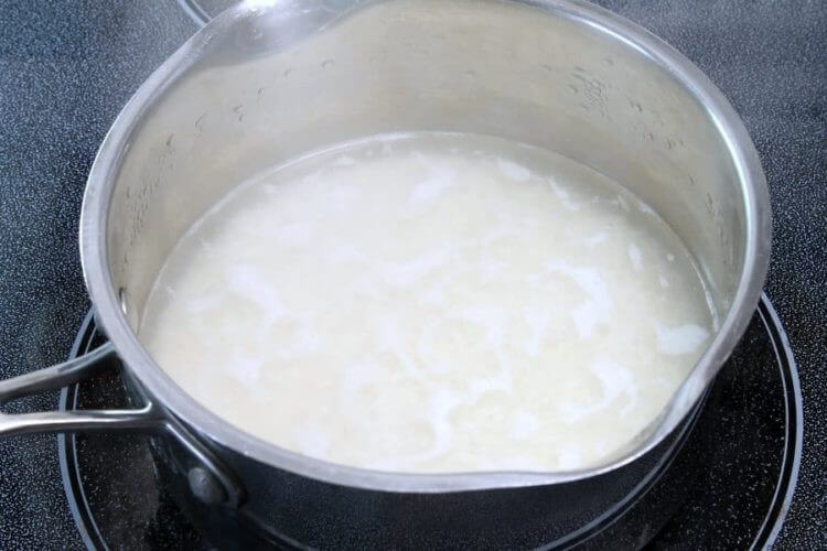 Как варить рис басмати - фото шаг 3. Промытый рис добавить в кипящую воду или бульон