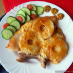 Сочная свинина с ананасами и сыром, запечённая в духовке