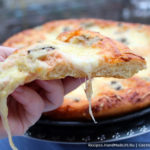 Пицца на кефире и майонезе: 4 варианта начинок