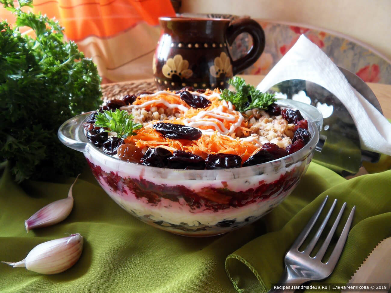 Салат «Здоровье» с грецкими орехами и сыром