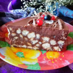 Торт без выпечки «Шоколадное чудо» из печенья с шоколадной помадкой и ганашем