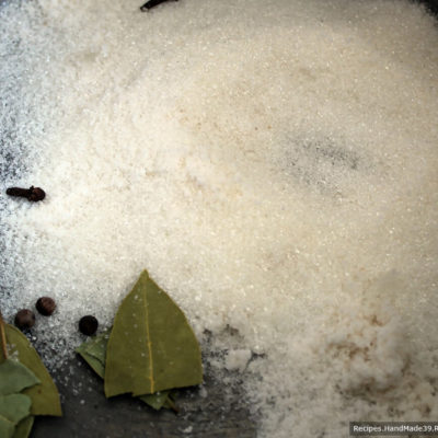 Хрустящие маринованные огурцы – фото шаг 8. Добавить в слитую воду сахар, соль, специи