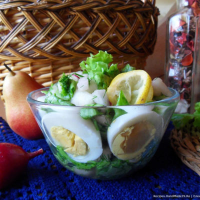Салат с грушей, яйцом и зелёным салатом