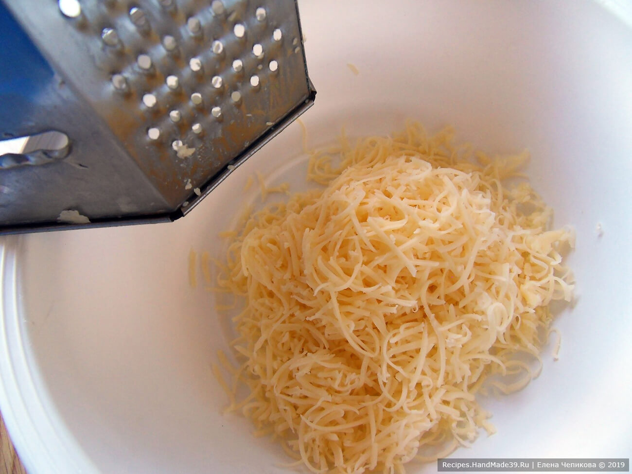 Запекание кабачка: сыр натереть на мелкой тёрке