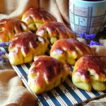 Сдобные булочки «Листочки» с тыквенно-яблочной начинкой