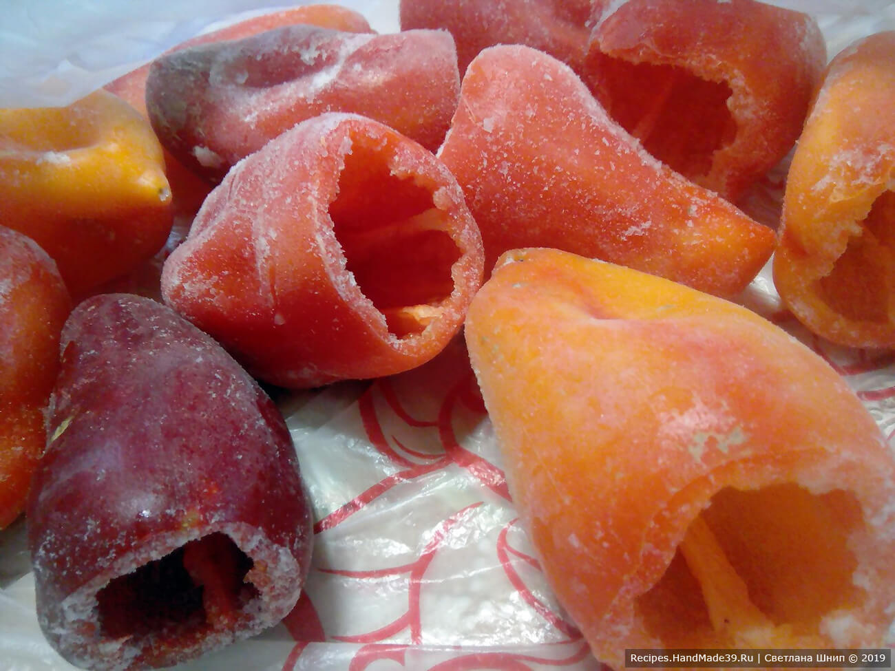 Фаршировка перца: сладкий болгарский перец вымыть, срезать верхушку, удалить сердцевину с семенами