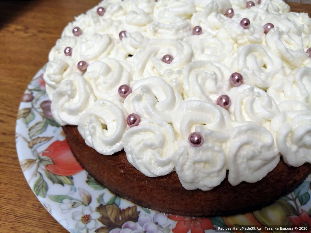 Бисквитный торт с прослойкой из безе по-армянски