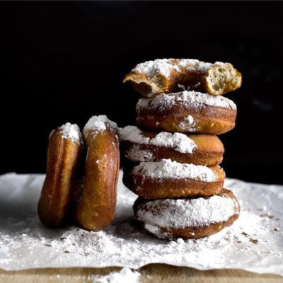 Банановые американские пончики на дрожжевом тесте – пошаговый рецепт с фото