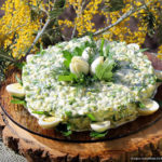 Салат из черемши с яйцом и огурцом