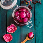 Как замариновать лук для салатов и закусок