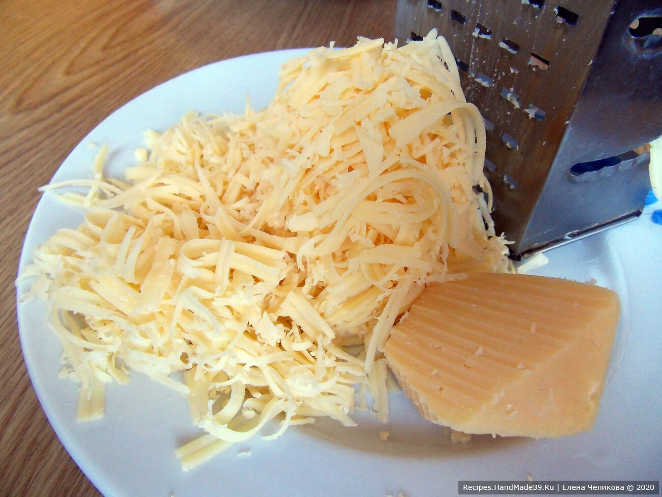 Сыр натереть на тёрке