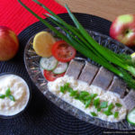 Сметанный соус с яблоком для сельди