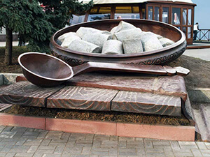 Памятник галушкам в Полтаве
