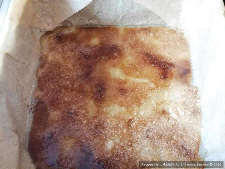 Пирог с рикоттой – фото шаг 8. Ставим форму на 15 минут в духовку, разогретую до 180 °C, чтобы сахар расплавился