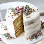 Рождественский торт с грецкими орехами