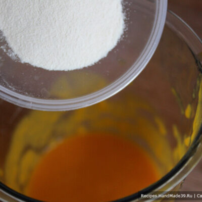 Зефир из тыквы – фото шаг 3. В тыквенно-апельсиновом пюре замочить агар с половиной сахара