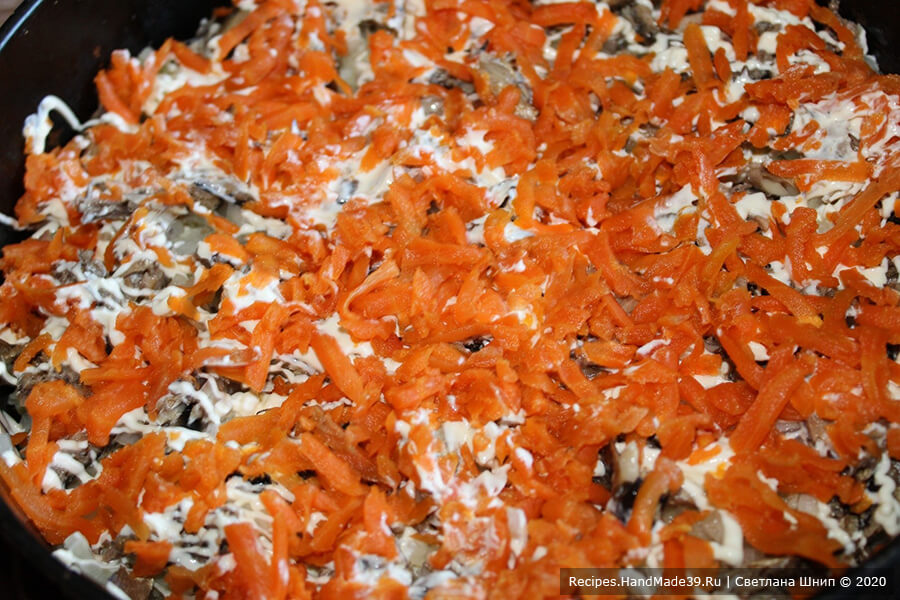 Салат со шпротами – фото шаг 6. 4 слой – морковь