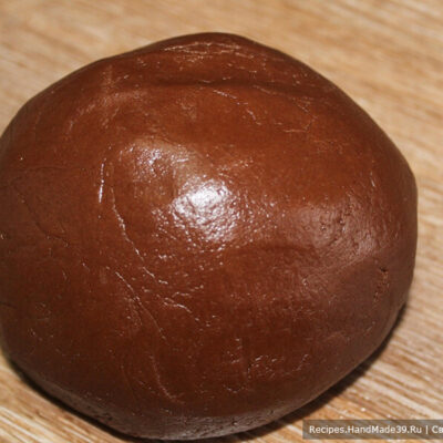 Печенье «Шишки» – фото шаг 6. Замесить тесто, оно должно быть податливым и мягким. Накрыть пищевой плёнкой и отправить в холодильник на 30 минут