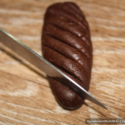 Печенье «Шишки» – фото шаг 8. Ножом сделать косые насечки, чтобы получилась «шишка»