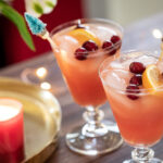Рождественский коктейль с водкой «Клюква и апельсин»