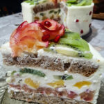 Фруктовый бисквитный торт с творожным кремом «Фруктовый букет»