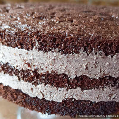 Бисквитный торт «Шоколад» – фото шаг 16. Собрать торт в кольце в следующей последовательности: корж, пропитка сиропом, крем – повторить последовательность