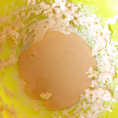 Торт «Птичье молоко» – фото шаг 3. Влить сгущённое молоко, взбить снова до однородности