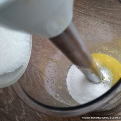 Лимонный пирог – фото шаг 3. В мякоть добавить сахар и ещё раз пробить блендером