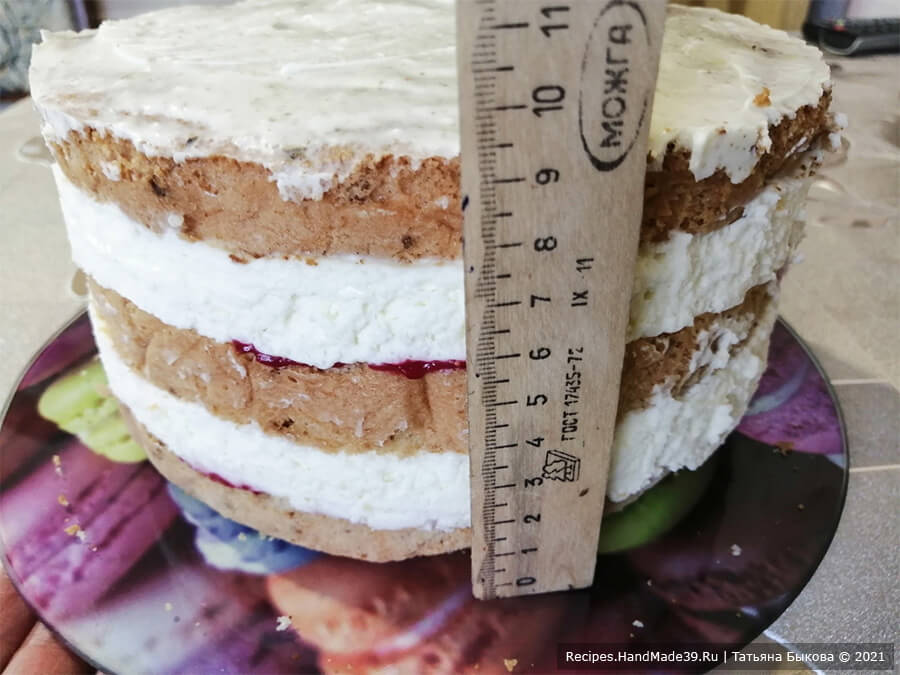 Ягодный торт с конфи – фото шаг 12. Высота коржей зависит от диаметра формы