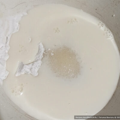 Орешки с заварным кремом – фото шаг 9. Смешать картофельный крахмал, сахар и молоко