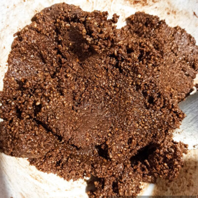 Халва шоколадная – фото шаг 6. Ореховую смесь с шоколадом перемешать
