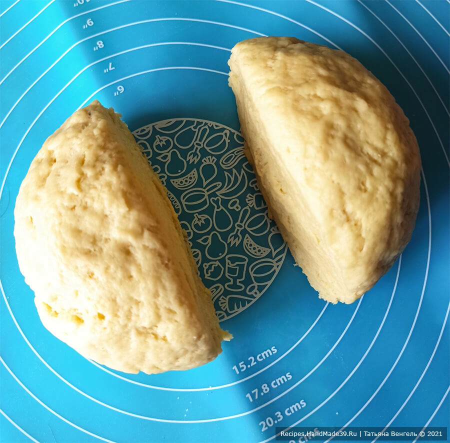 Песочно-слоёное печенье – фото шаг 4. Замесить мягкое тесто. Разделить на две части