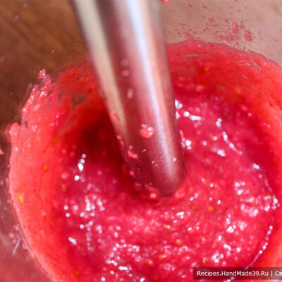 Зефир из красной смородины – фото шаг 10. Фруктово-ягодное пюре, пробитое блендером