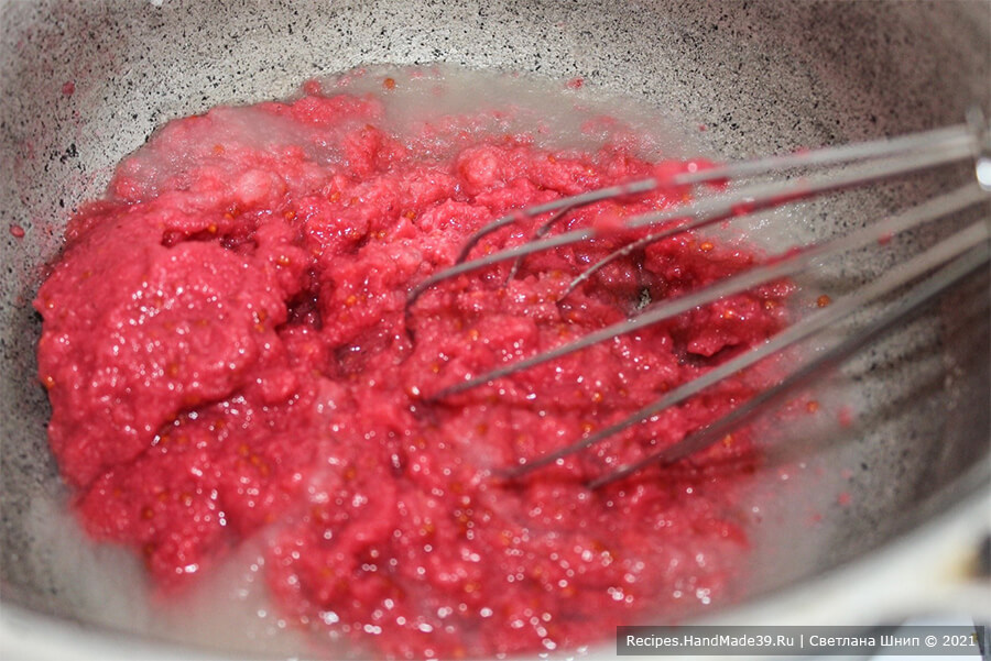 Зефир из красной смородины – фото шаг 15. Добавить в сироп фруктово-ягодное пюре