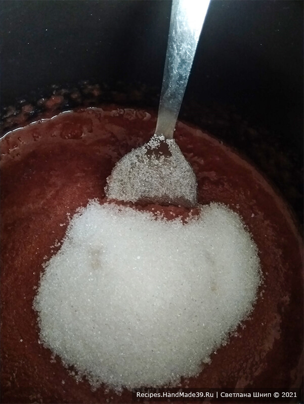 Булочки Синнабон – фото шаг 14. Добавить сахар, выложить массу в кастрюльку, довести до кипения