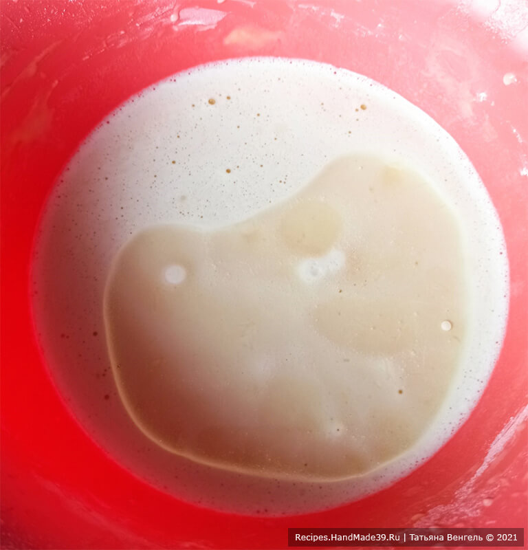 Блинчики на молоке и воде – фото шаг 5. Добавить подсолнечное масло