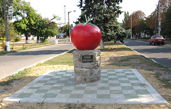 Памятник «Слава помидору» в г. Каменка-Днепровская