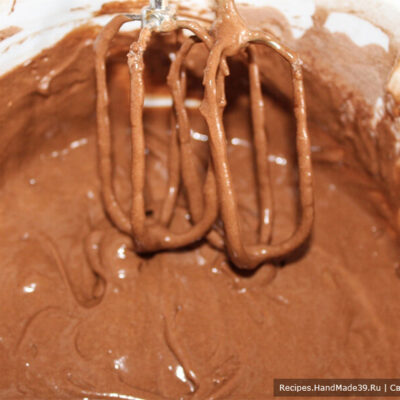 Брауни-чизкейк – фото шаг 5. Слой брауни получается достаточно насыщенного шоколадного цвета