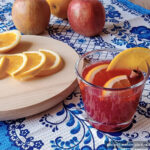 Горячий брусничный морс с цедрой, корицей и мёдом